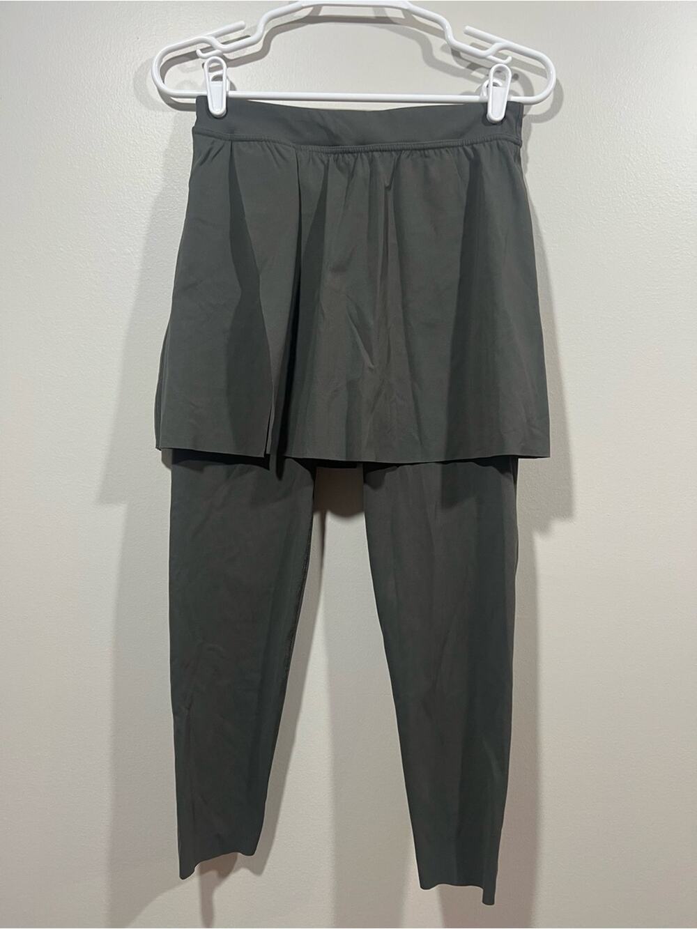 SPANX Olive Green Booty Boost Skort Capri Leggings Medium